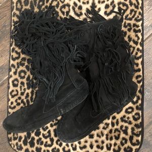 Moccasin boots